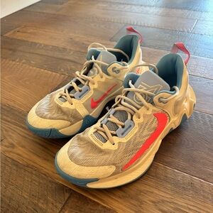 Nike Giannis Immortality Men’s basketball shoes- size 9.